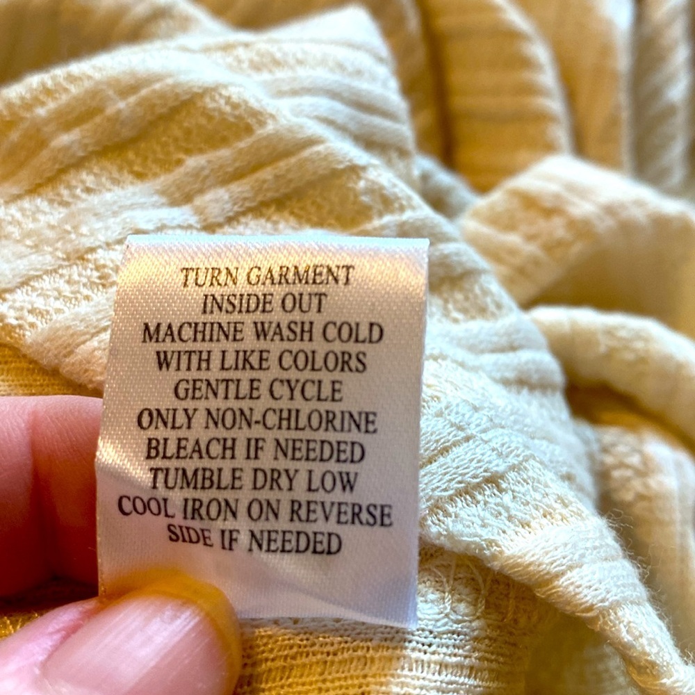 ABSOLUTELY FAMOUS OFF WHITE CREAM TOP  LACE SLEEVES & Accent on Bottom 2… - Picture 12 of 12